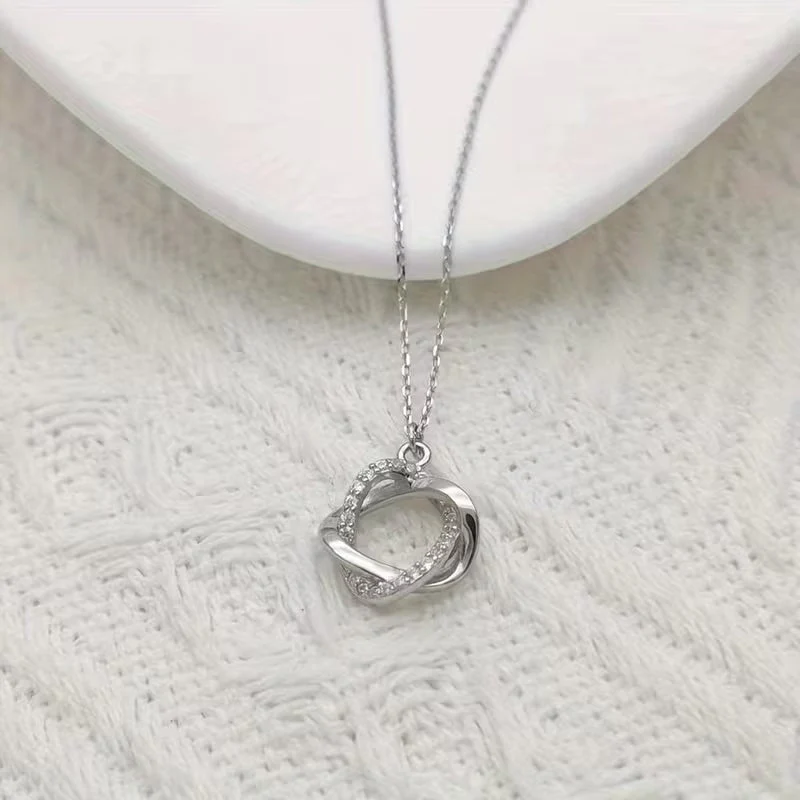 Elegant Gold Pendant Necklace - Image 3