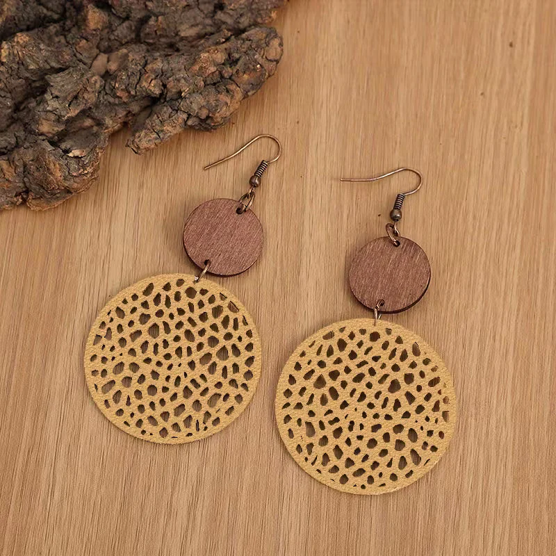 Retro Boho Wood and Leather Drop Earrings - Image 6