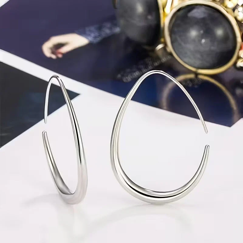 Elegant Vintage Gold Drop Earrings - Image 2