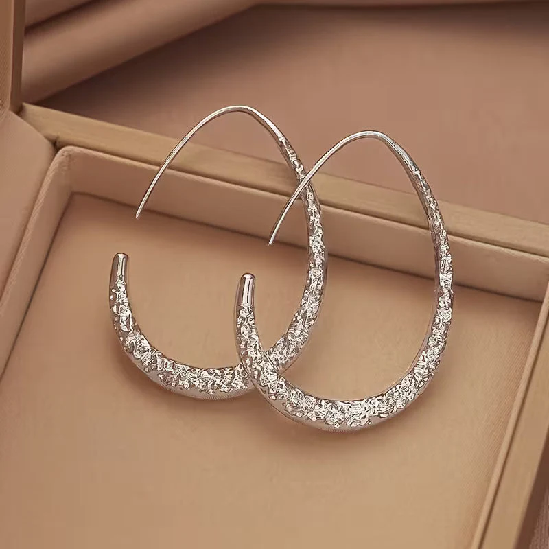 Elegant Vintage Gold Drop Earrings - Image 3