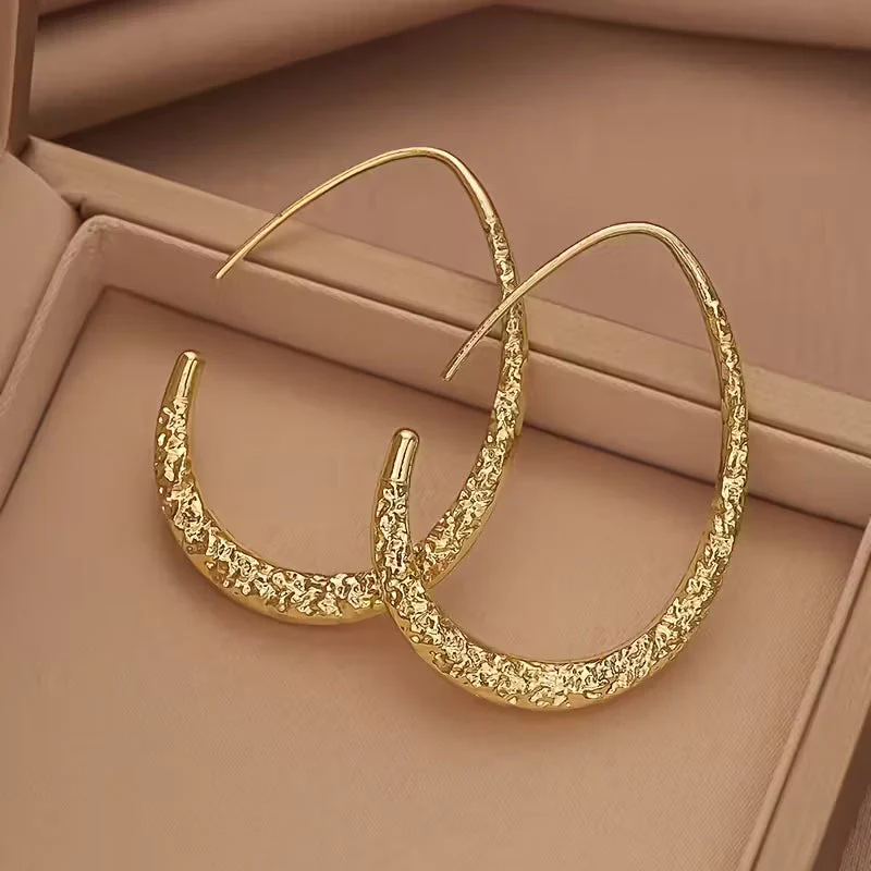 Elegant Vintage Gold Drop Earrings - Image 4
