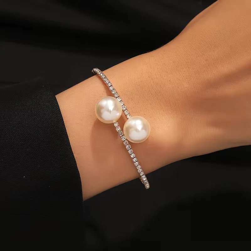 Elegant Pearl and Zirconia Bracelet