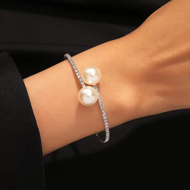 Elegant Pearl and Zirconia Bracelet - Image 2