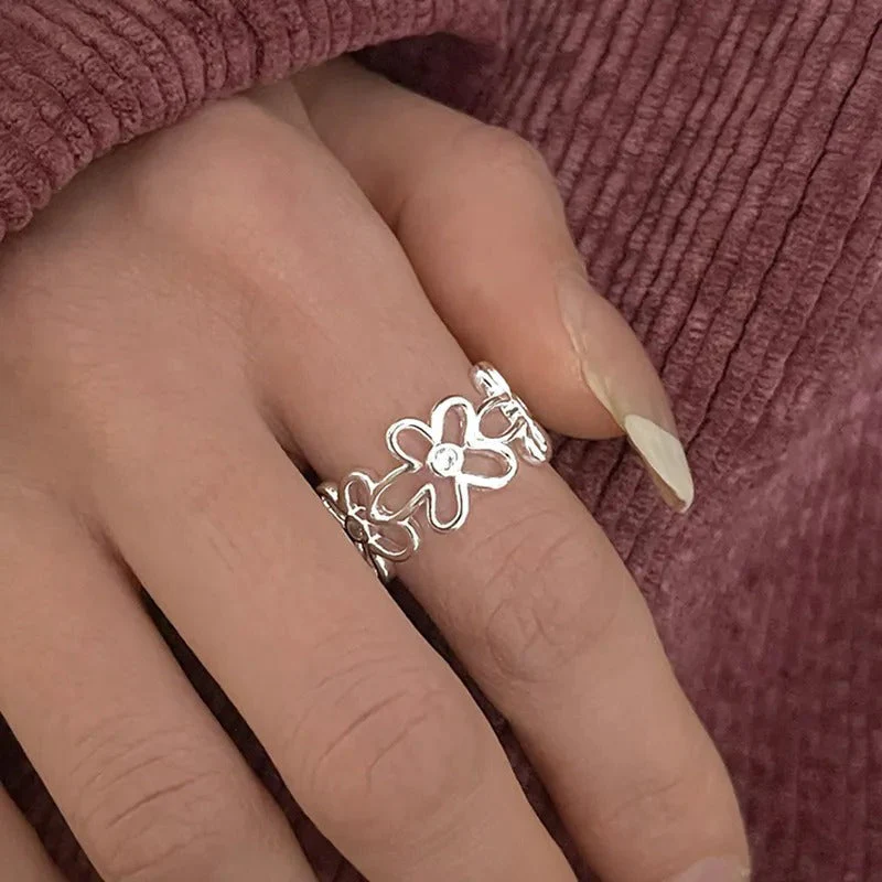 Vintage Adjustable 925 Silver Ring with Flowers - Image 3